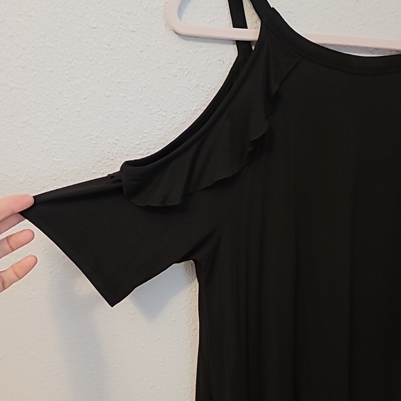 Caution To The Wind Black Cold Shoulder Ruffle Sleeve Swing Top Sz L - Picture 13 of 13